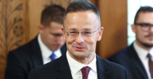 Meglepő fordulat a magyar politikában: Szijjártó Péter lemondott, és a BYD egyik vezetője lett
